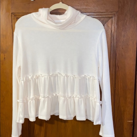 Cream Top - Picture 2 of 2